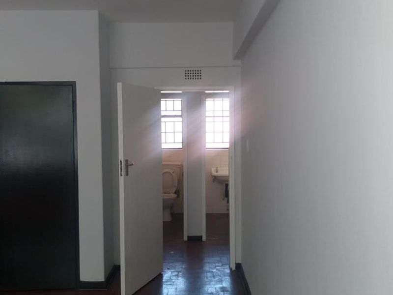 Explore Ideal Living: Security & Convenience Combined! - Photo 7