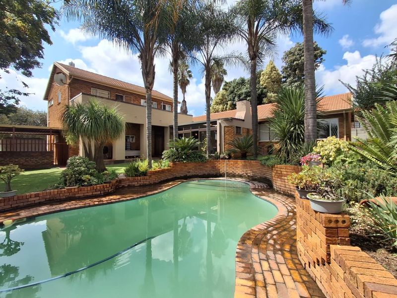 Relaxation & Luxury: Your Dream Home is Here!" - Photo 1