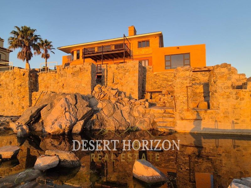 Lüderitz | Beautiful 5-Bedroom Seafront Home with a Unique Rock-Embedded Swimming Pool -Perfectly Blending with the Ocean Horizon - Photo 2