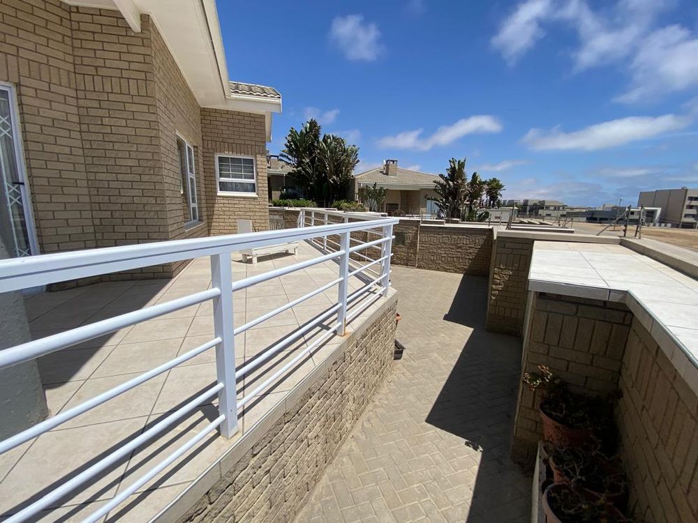 Side of the townhouse