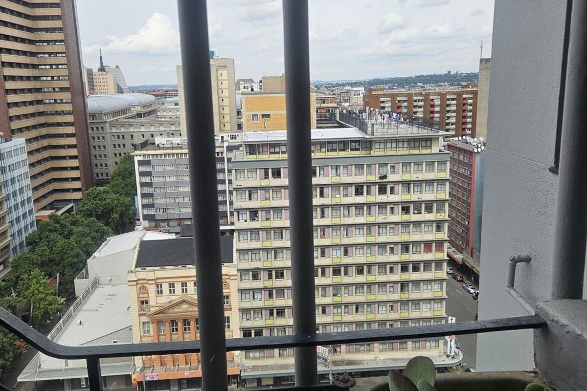 Spacious Bachelor Apartment in Ansteys Building - Unit 59 - Photo 4