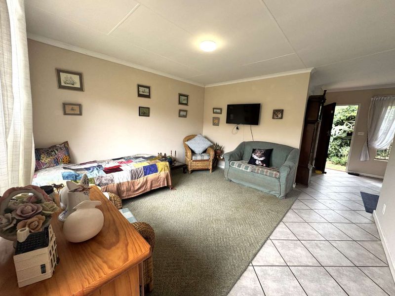 2 Bedroom Stand Alone Simplex for Sale in Moreleta Park - Photo 5