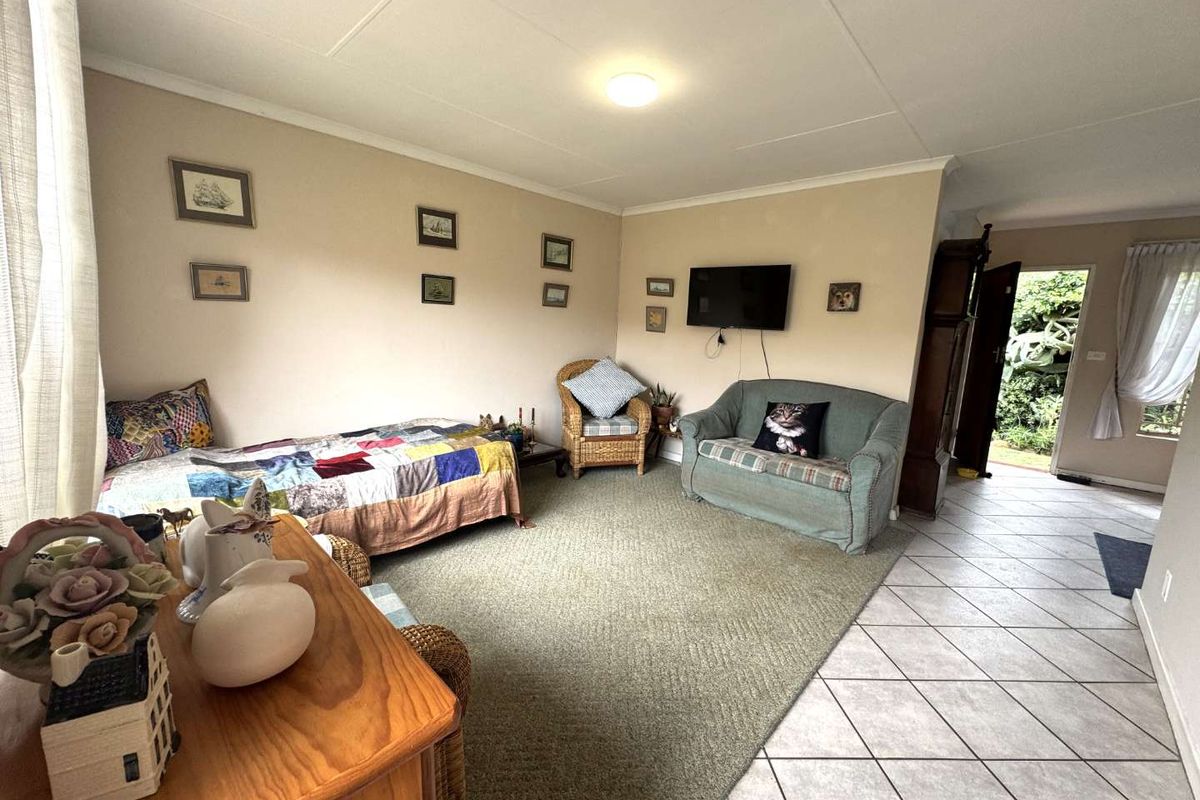 2 Bedroom Stand Alone Simplex for Sale in Moreleta Park - Photo 5