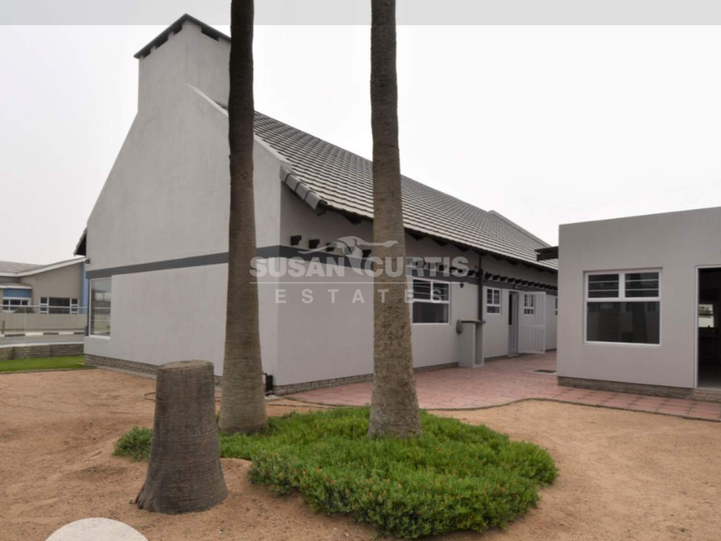 Spaciouse family house with a flat and washroom - Photo 2