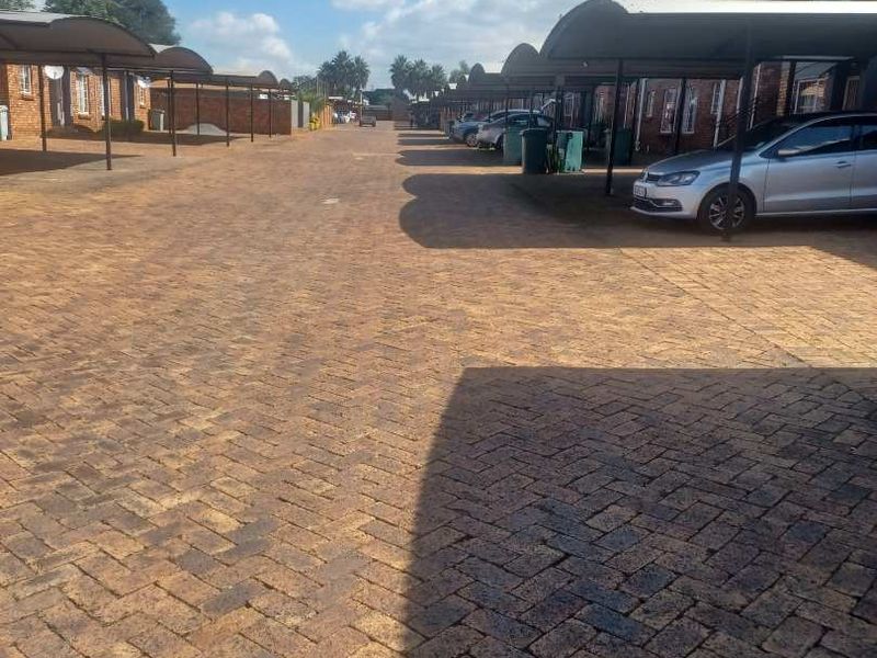 2 Bedroom Apartment for Sale in Andeon - Photo 2