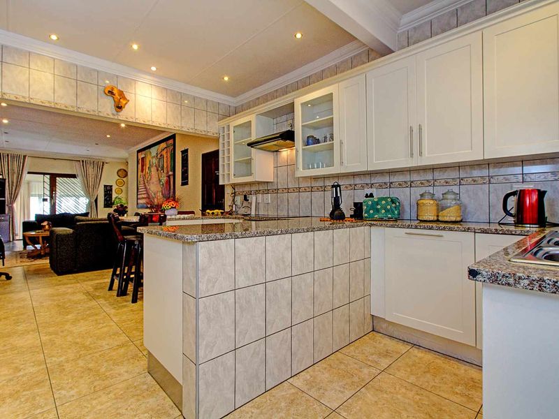 Space, Style & Security — Your Forever Home in Honeydew Ridge Awaits! - Photo 10