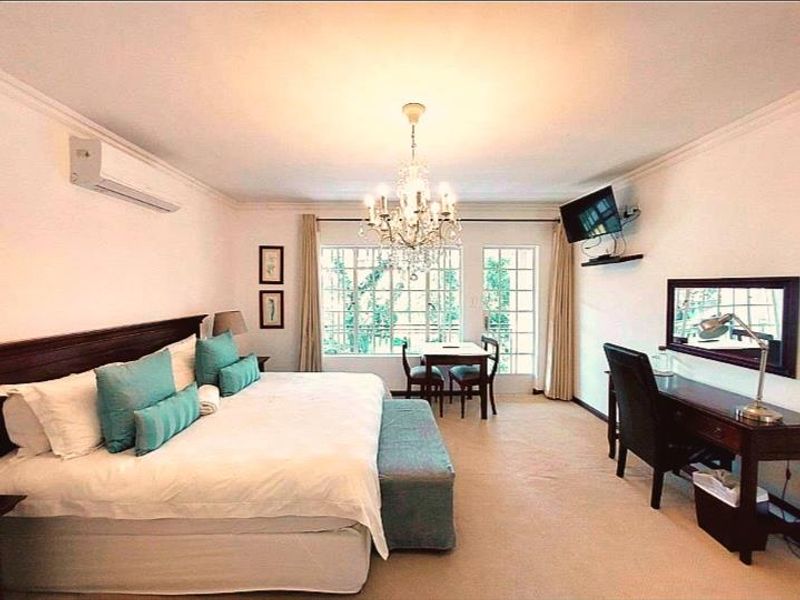 Luxury Seven-Bedroom Apartment for Rent — Edenburg, Sandton Located in the heart of Edenburg, Sandton, this expansive seven-bedroom, seven-bathroom apartment - Photo 5