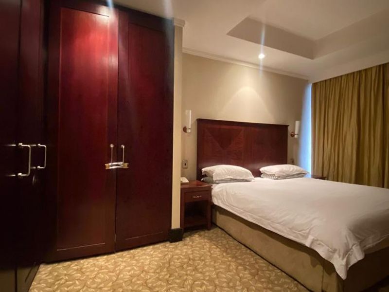 AMAZING FULLY FURNISHED 1 BED APARTMENT IN THE ICONIC RAPHAEL - Photo 8