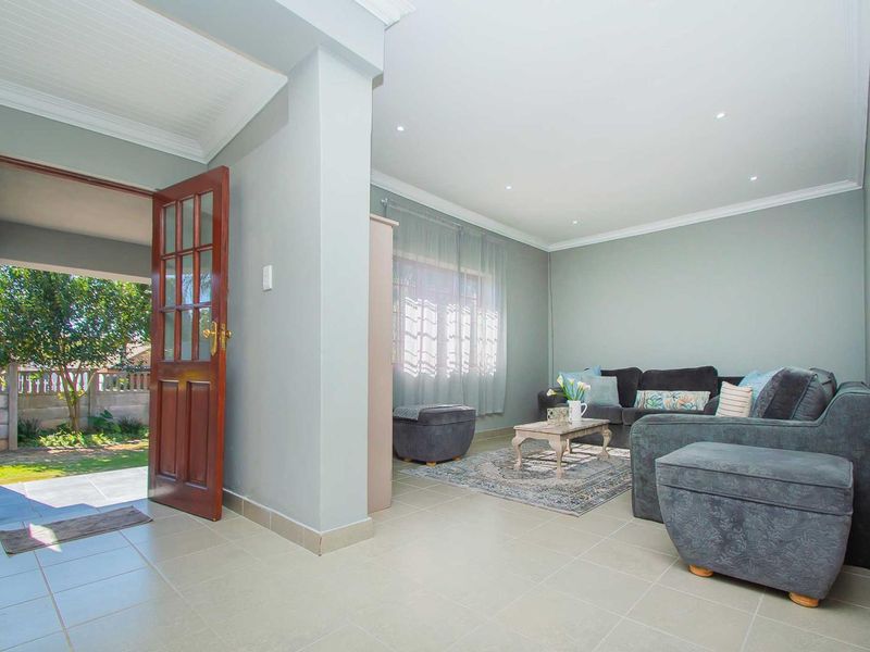 Newly Renovated Interior with All the Space of Yesteryear and Flatlet - Photo 2