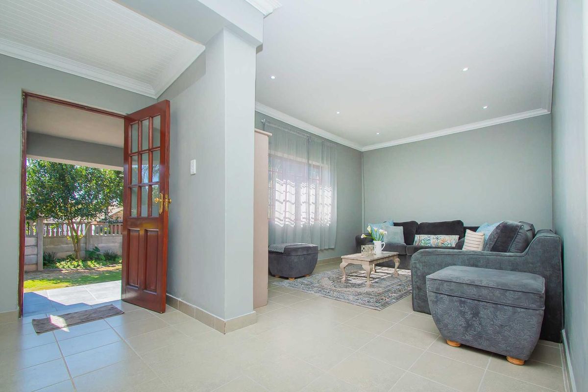 Newly Renovated Interior with All the Space of Yesteryear and Flatlet - Photo 2