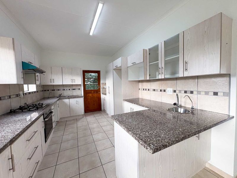 Safe and serene coastal living - Stilbaai-Wes. - Photo 9