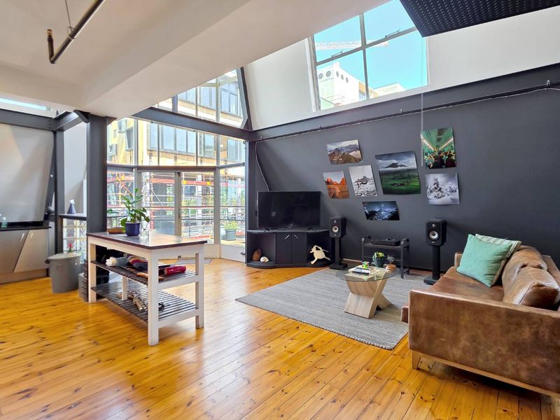 Trendy Loft-Style Studio | Airbnb Friendly - Photo 4