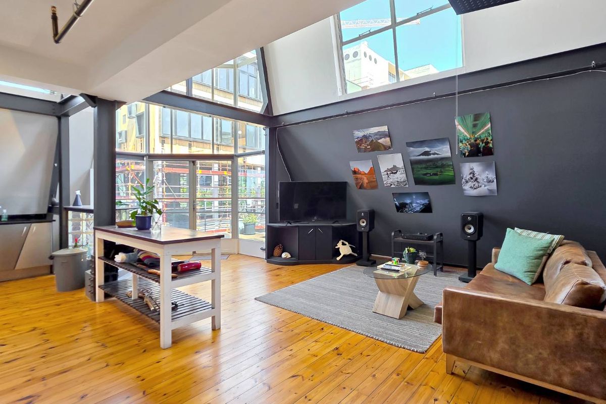 Trendy Loft-Style Studio | Airbnb Friendly - Photo 4