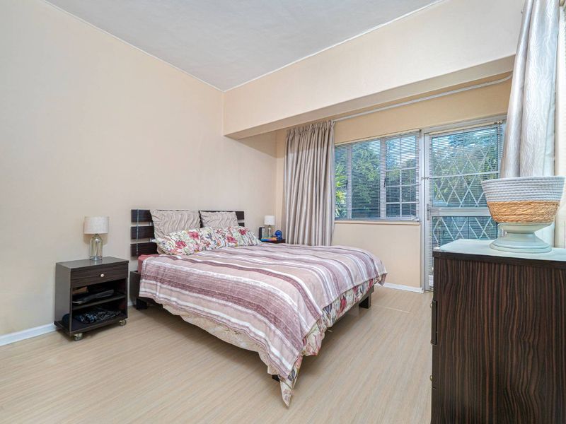 Modern Apartment with Spacious Garage in Prime Claremont Upper Location. - Photo 9