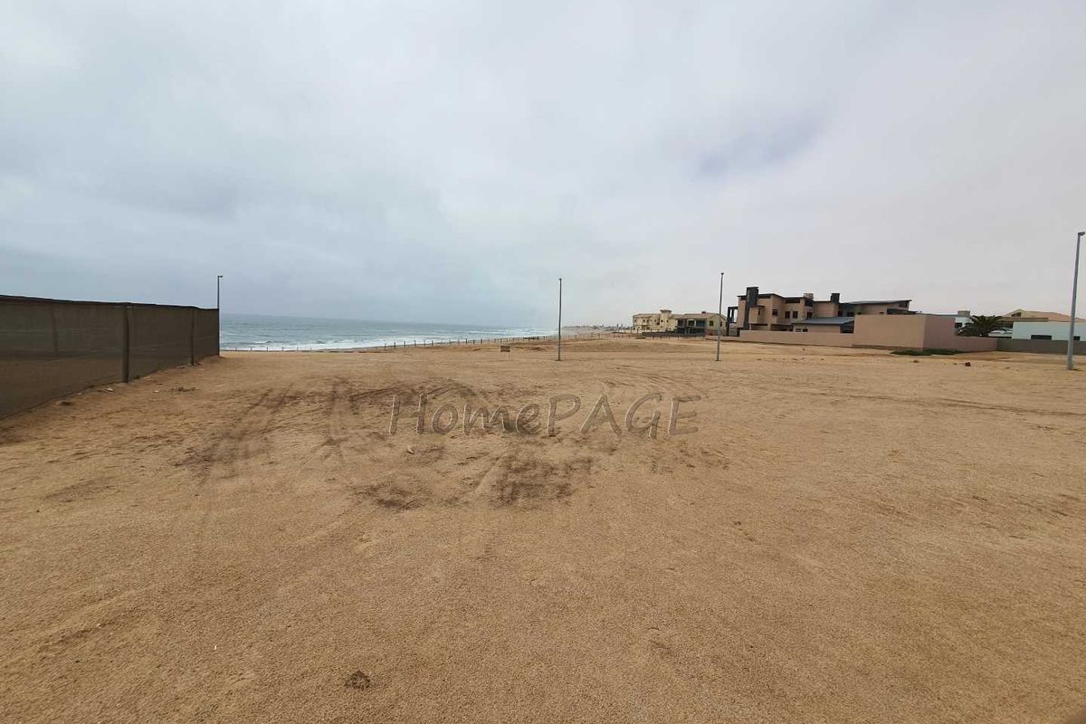 Ext 10, Henties Bay:  LARGE Beachfront Plot is for sale - Photo 2