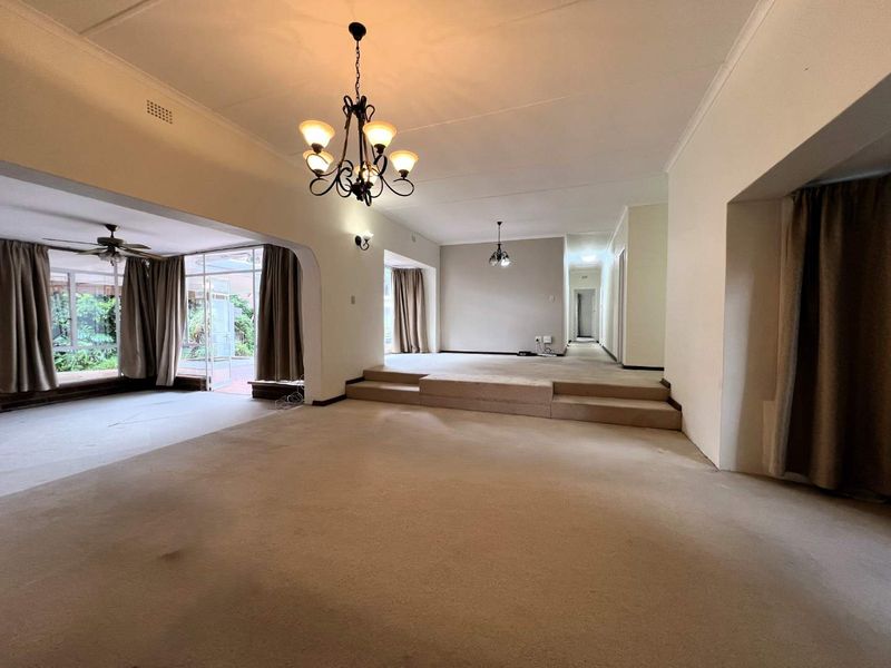 Classic Charm Meets Modern Potential: A Must-See! - Photo 7