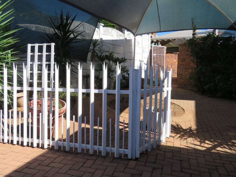 Secure Cluster Living with Space, Comfort and Low Levies - Photo 2