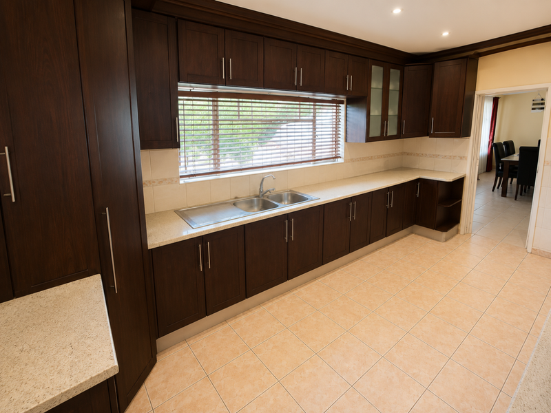 5 bedroom house - Photo 2