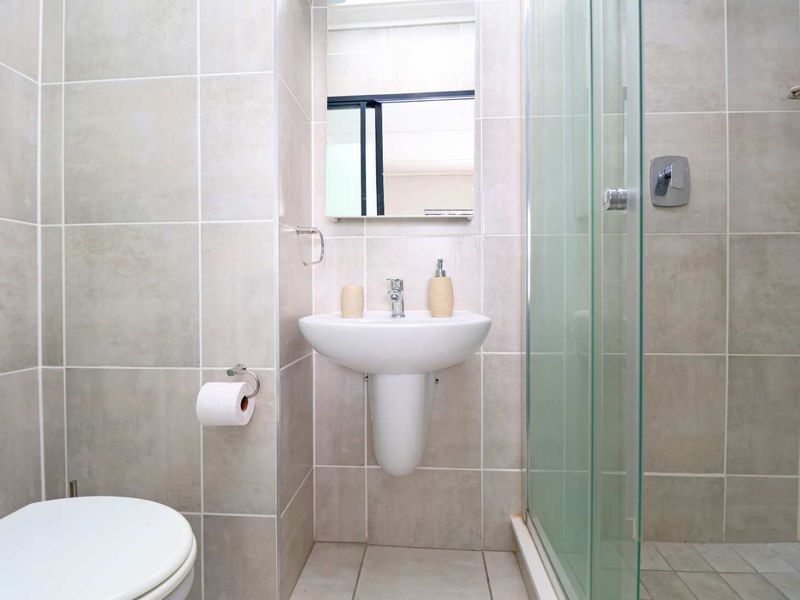 Modern 2-Bedroom Apartment with Balcony in Greenlee Eco Estate - Photo 8