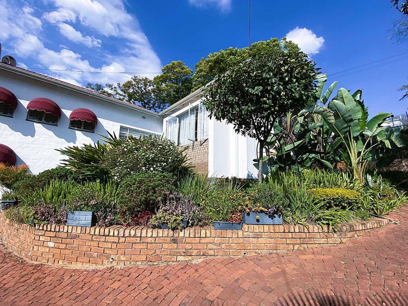 3-Bedroom, 3-Bathroom Family Home for Rent in Muckleneuk - Photo 3