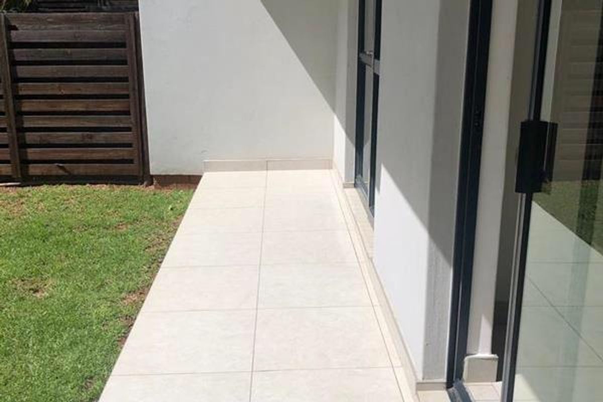 One Bedroom Apartment for Sale in Modderfontein - Photo 2