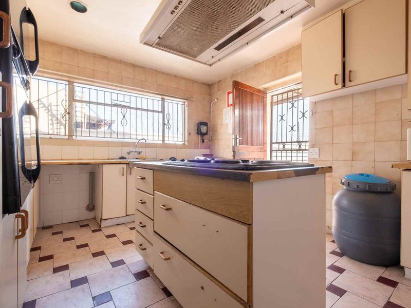 REDUCED. Outstanding Return on Investment For Student Accommodation Investors, Offered By This Unique Property,  For Sale In Brixton, Johannesburg - Photo 6