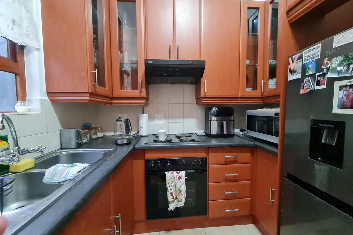 **Exquisite 2-Bedroom apartment with scenic golf course views** - Photo 4