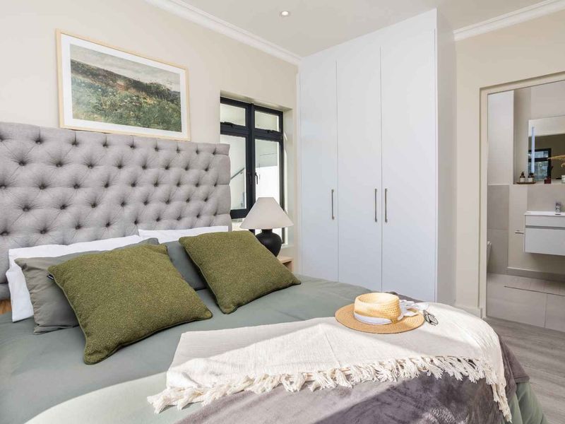 Contemporary Two-Bedroom Luxury Suite at Val de Vie Evergreen - Photo 9