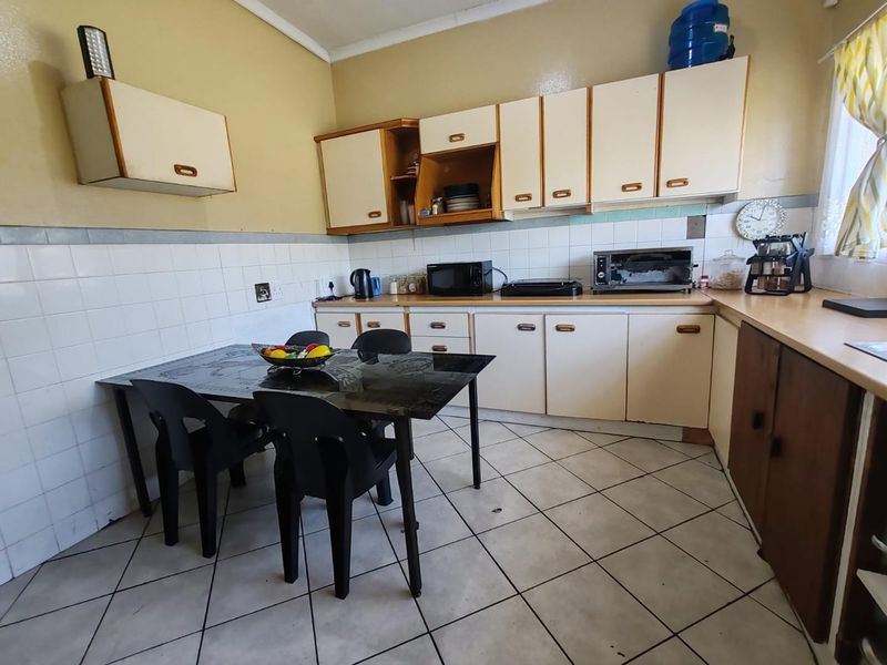 2 Hectare Small-holding with Family Home - Photo 3