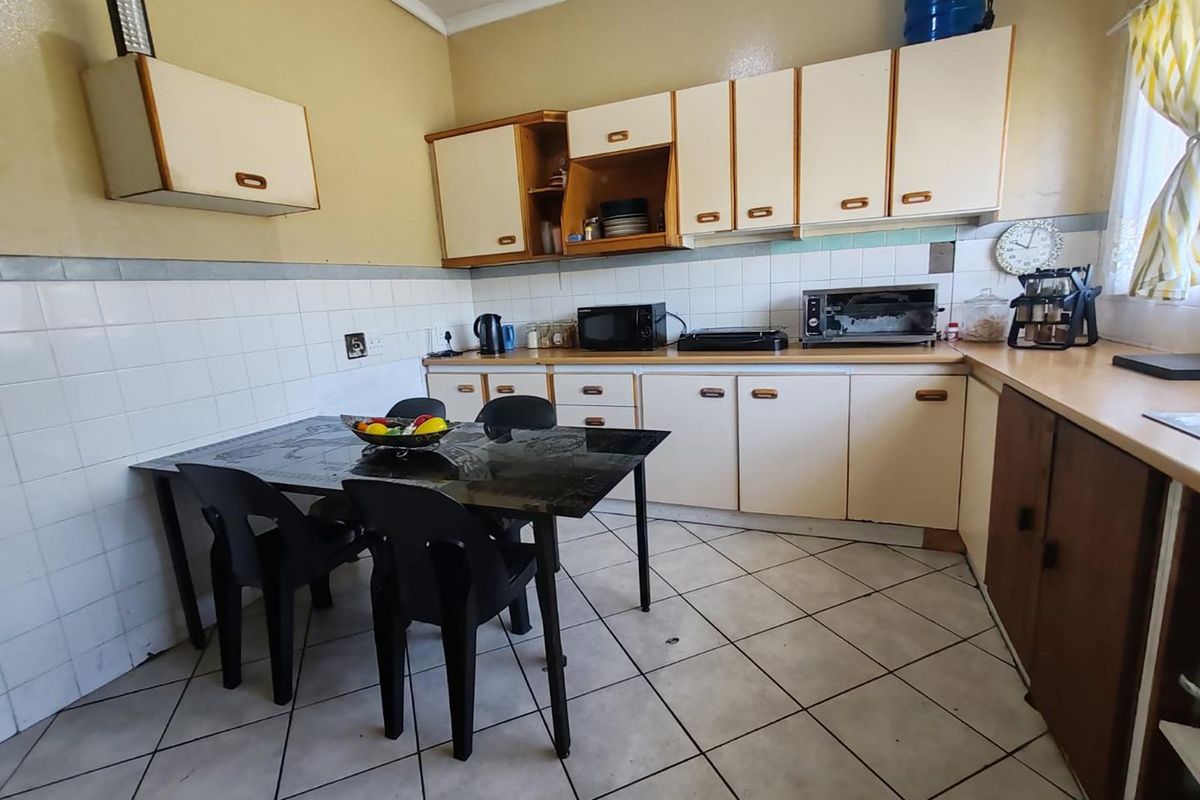 2 Hectare Small-holding with Family Home - Photo 3