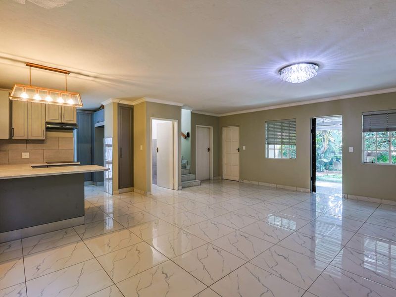 Charming 3-Bedroom Townhouse in Equestria - Photo 10