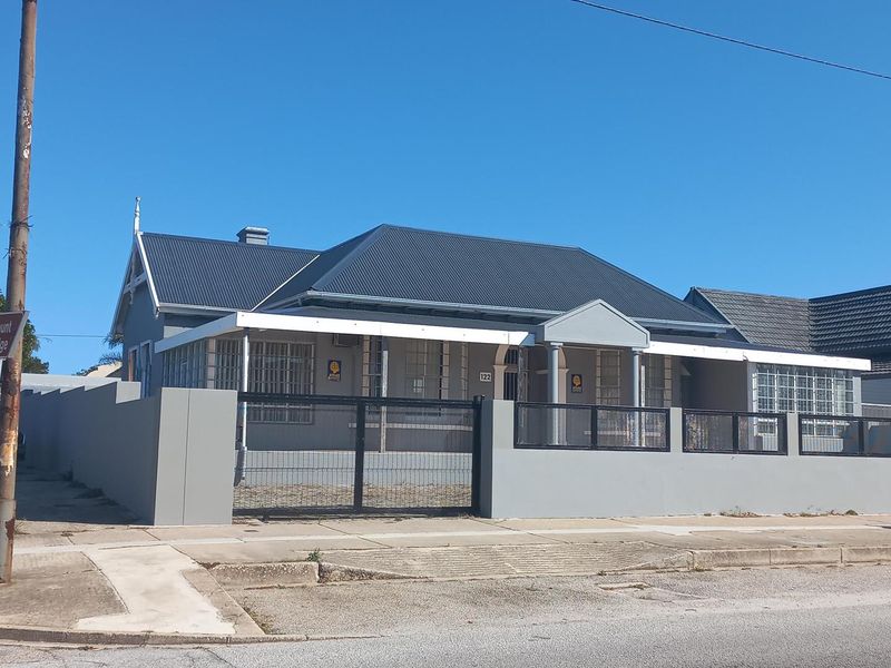 Freestanding corner property, on Cape Road! - Photo 8