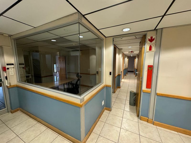 383 Sqm Office space in a tranquil environment! - Photo 2