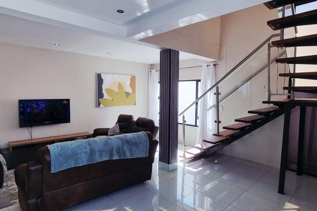 Cimbebasia 3 bedroom house with flat - Photo 3
