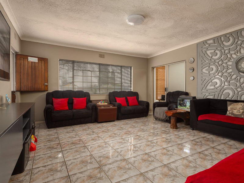 Spacious Family Home with a Separate Granny Flat in General Albertspark - Photo 6