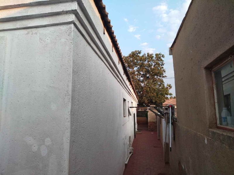 4 bedrooms house for sale in Soshanguve South - Photo 9