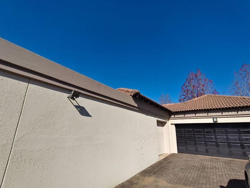 3 bedroom townhouse in Northriding - Photo 3