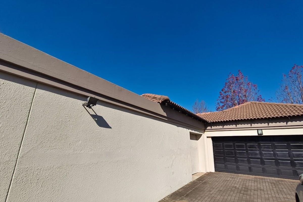3 bedroom townhouse in Northriding - Photo 3