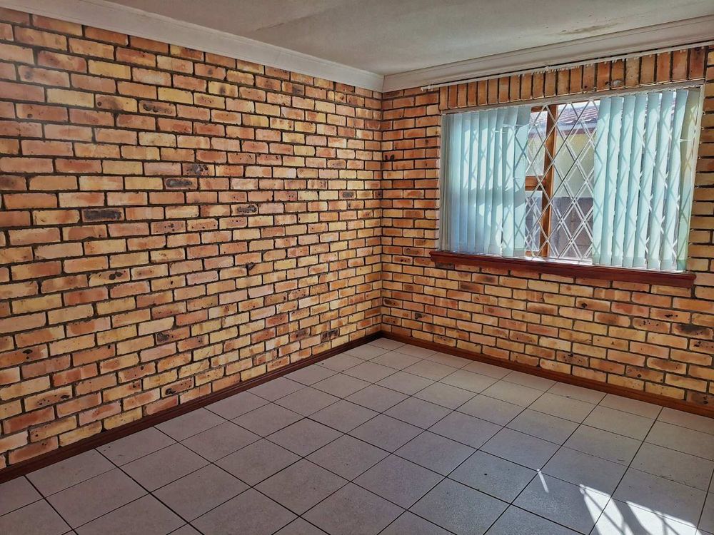 2nd bedroom dowstairs