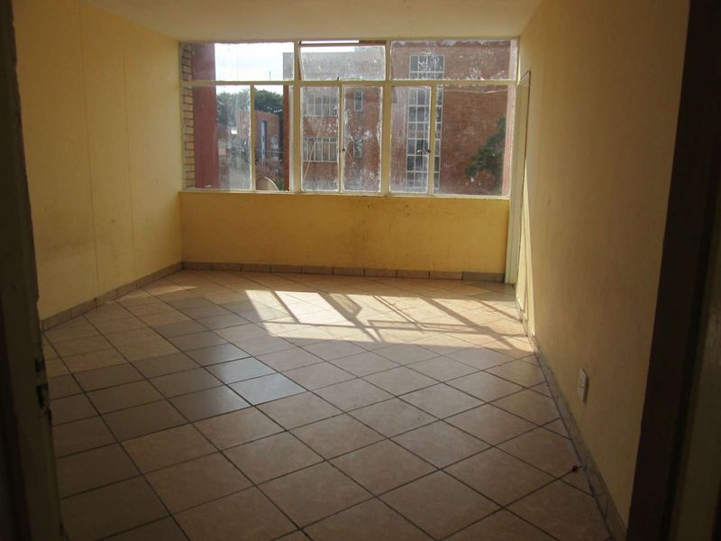 BEAUTIFUL 3] THREE BEDROOMS APARTMENT FOR SALE IN SUNNYSIDE '' BARGAIN - Photo 10