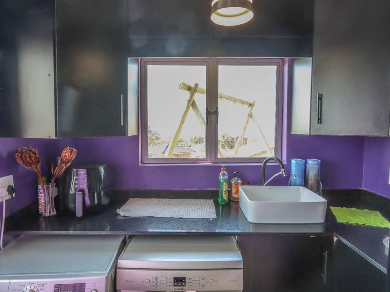 Modern Split-Level Family Home with Poolside Entertaining & Immaculate Finishes! - Photo 6