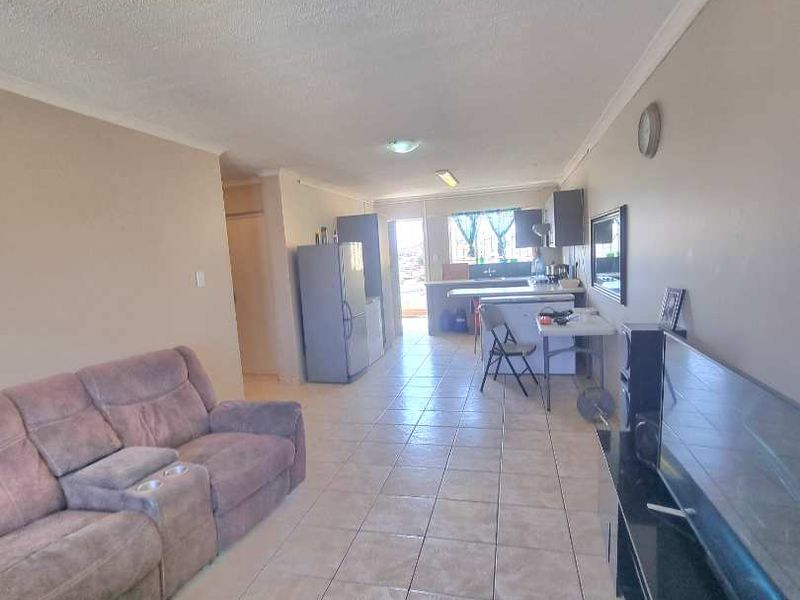 FLAT FOR SALE - Photo 3