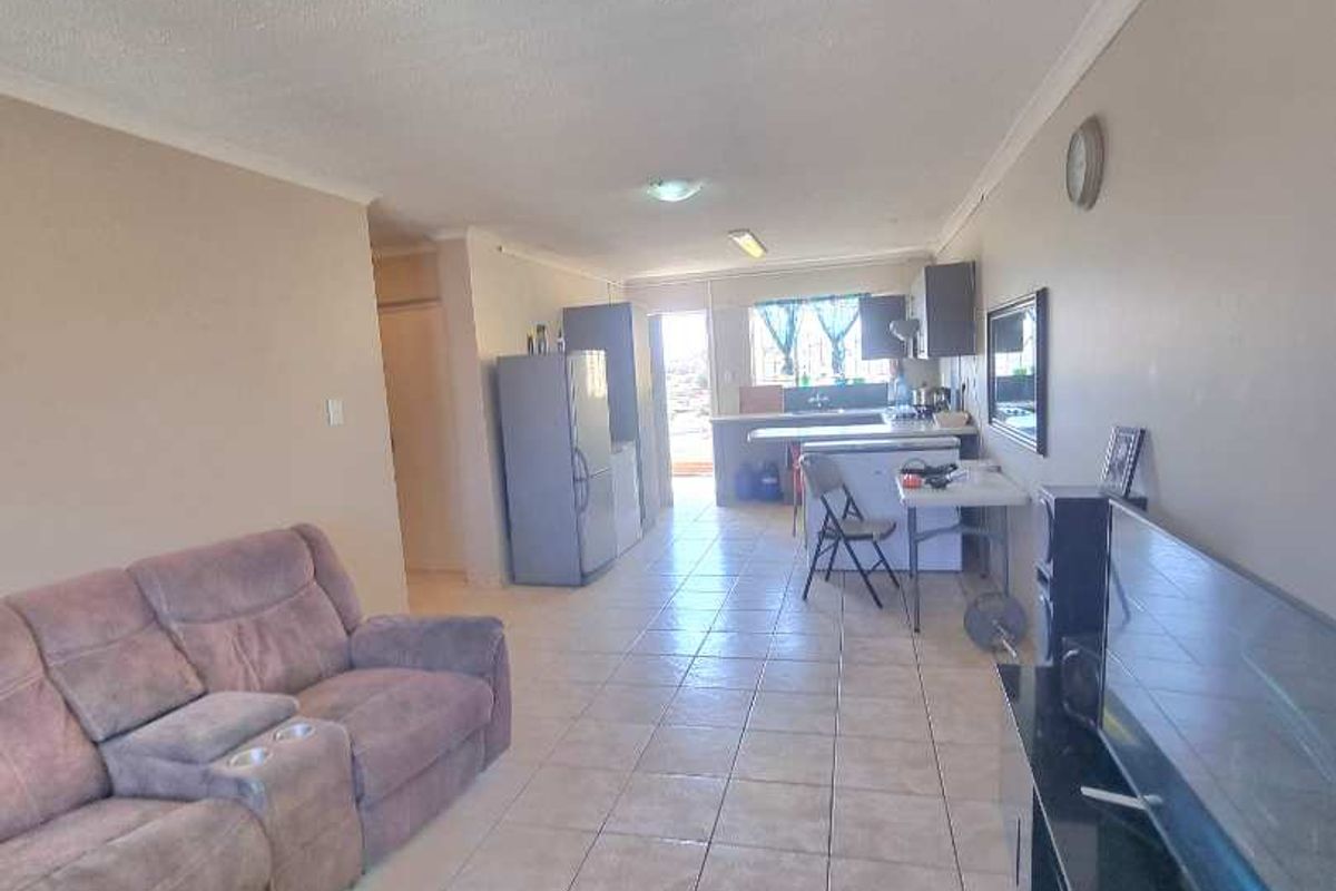 FLAT FOR SALE - Photo 3