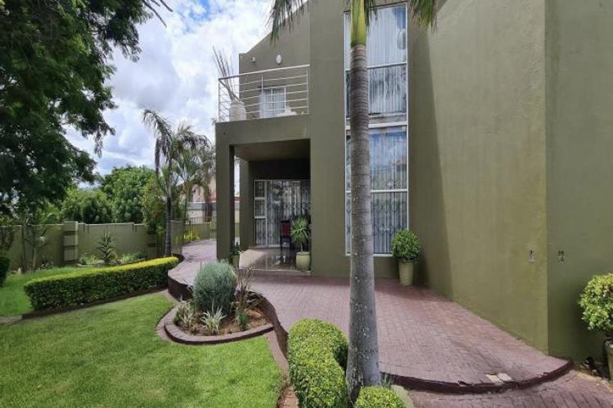 Stunning Luxury Home for Sale in Sterpark, Polokwane - Photo 2