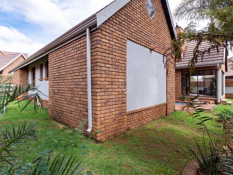 Lovely 3-bedroom facebrick home with a pool situated in a secure estate in Glen Marais - Photo 3