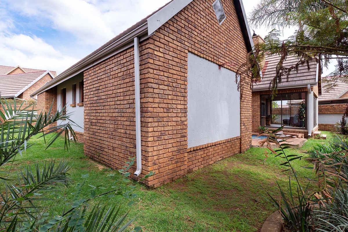Lovely 3-bedroom facebrick home with a pool situated in a secure estate in Glen Marais - Photo 3