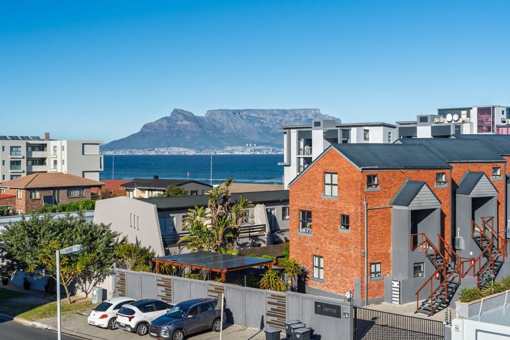 Views of Table Bay and Table Mountain