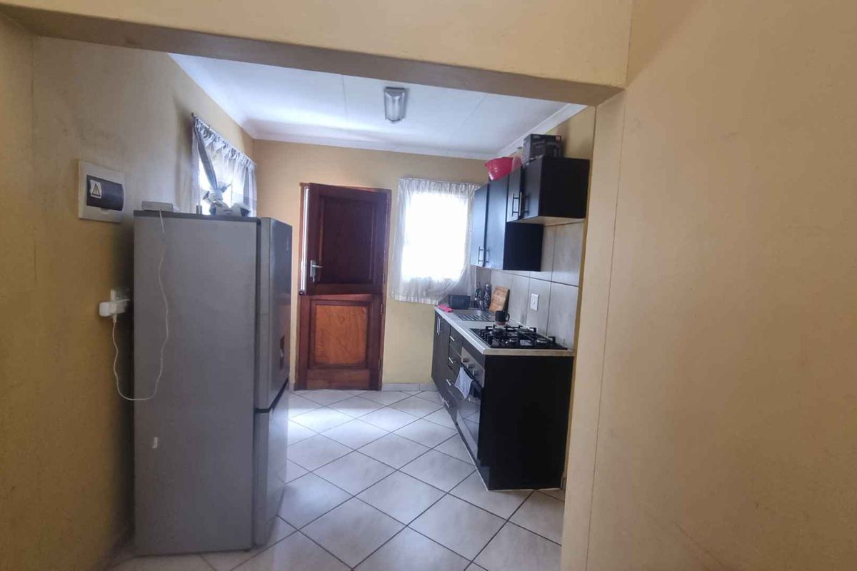 Spacious 2-Bedroom Home in a Perfectly Managed Estate - Photo 5