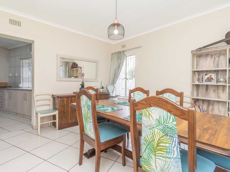 Cosy 4 Bed, 2.5 Bath House with Pool and Garden - Photo 3