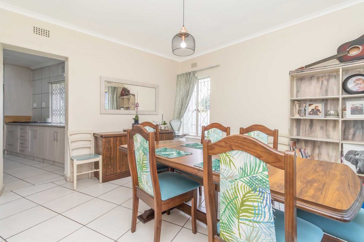 Cosy 4 Bed, 2.5 Bath House with Pool and Garden - Photo 3